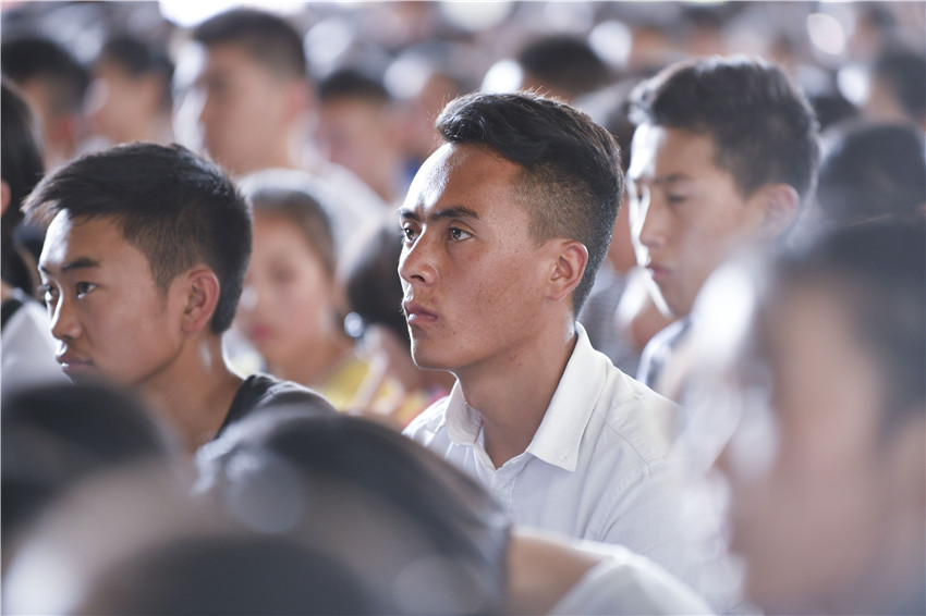 长祝长林在2018级新生开学典礼上寄语新生