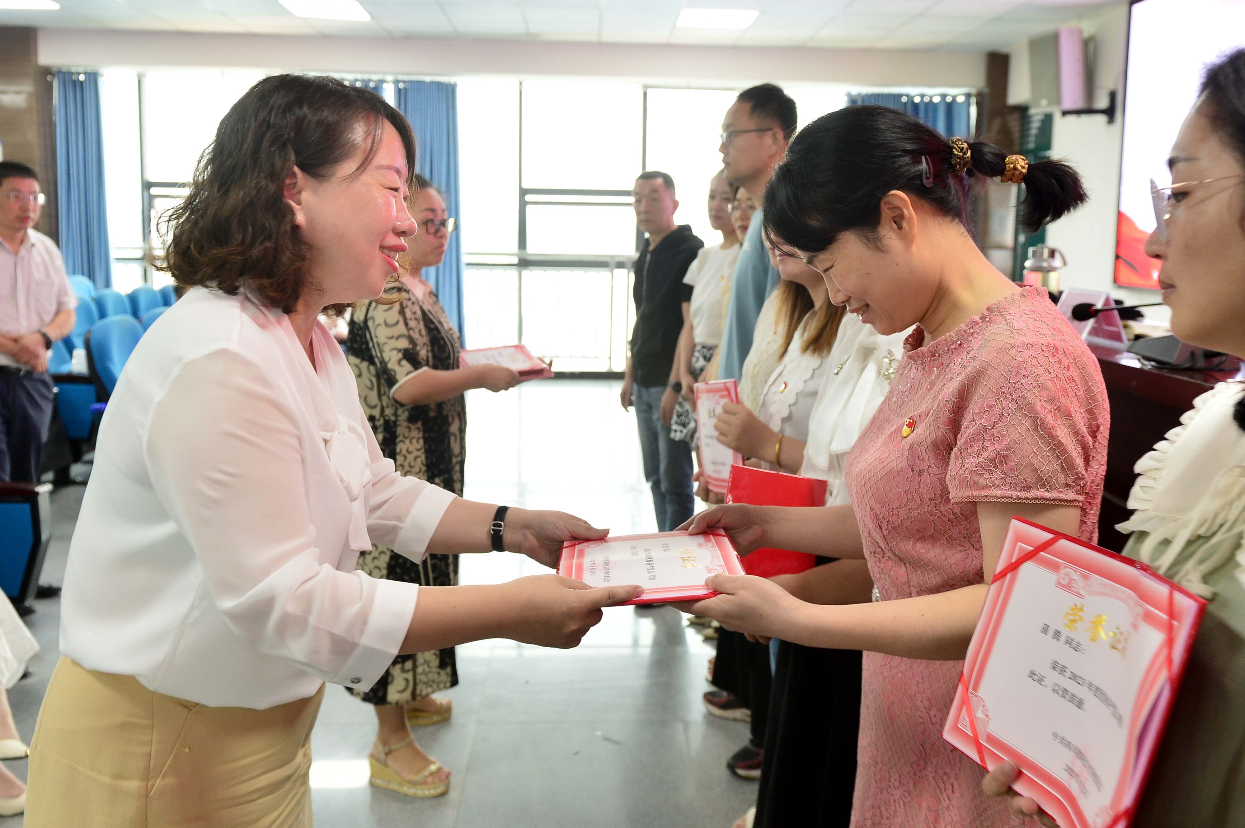 学习先进典型  凝聚奋进力量